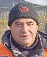 Бережёт стальное полотно