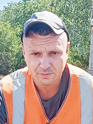 В проходящем мимо поезде