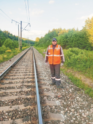 Побежал навстречу составу