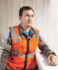 Грузовик на путях