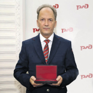 Опытные мастера подают пример