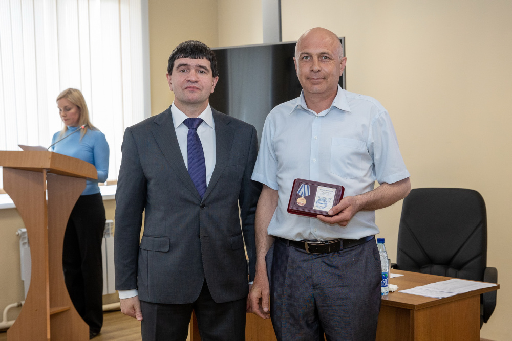 Алимский (справа).jpg