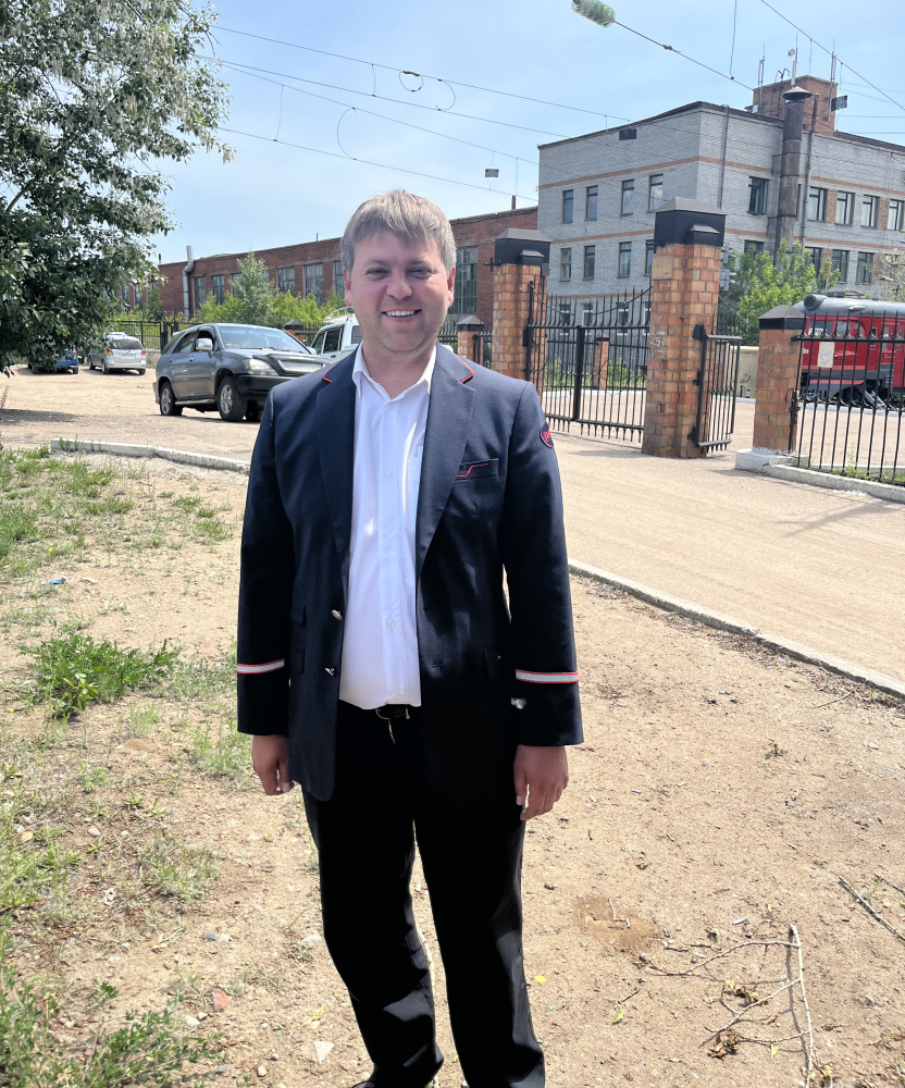 Андрей Сушков - Машинист эксплуатационного локомотивного депо Слюдянка.jpg