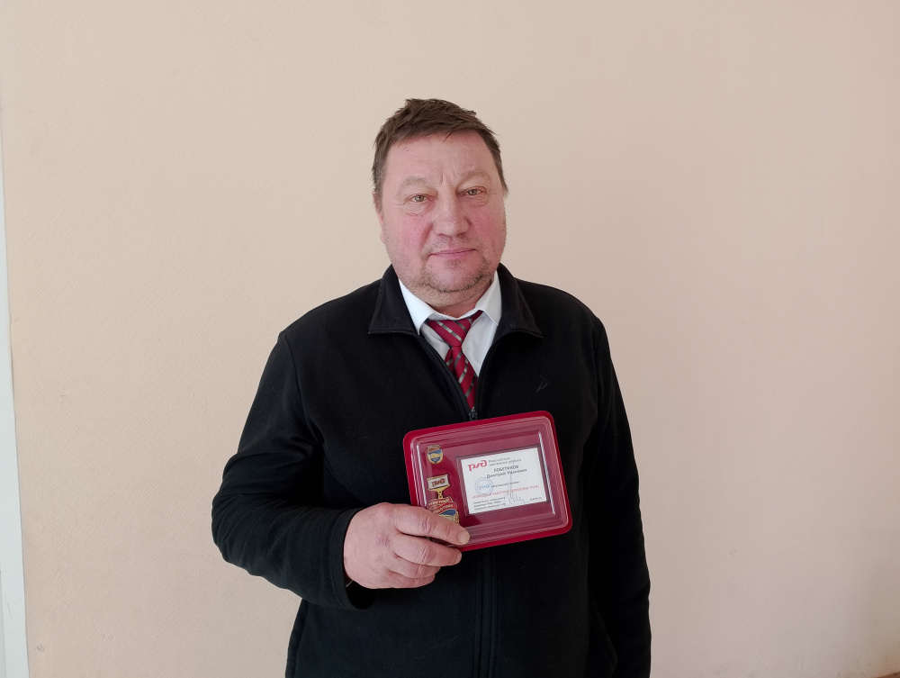 Дмитрий Лобетиков - машинист эксплуатационного локомотивного депо Улан-Удэ.jpg