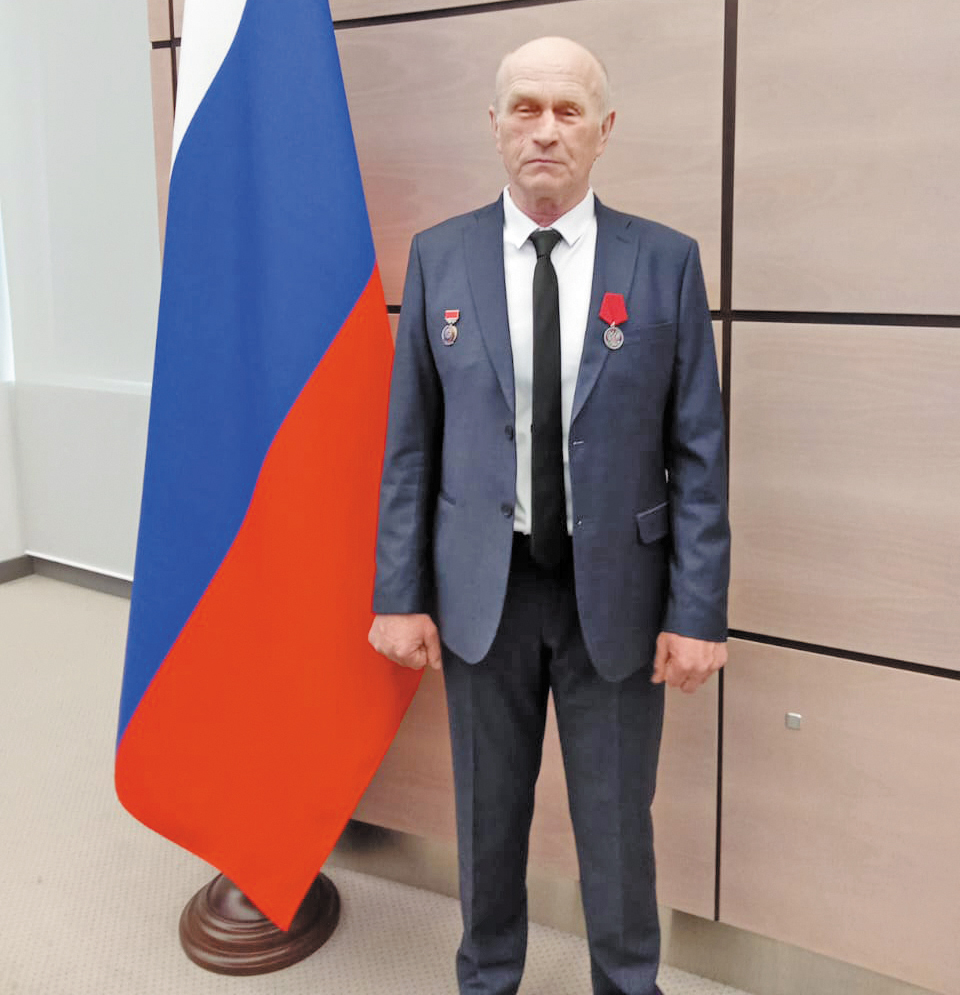 Александр Жулидов, составитель поездов станции Ершов.jpg