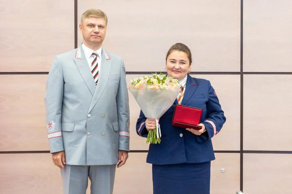 Ольга Хлопова справа.jpg Ольга Хлопова справа.jpg