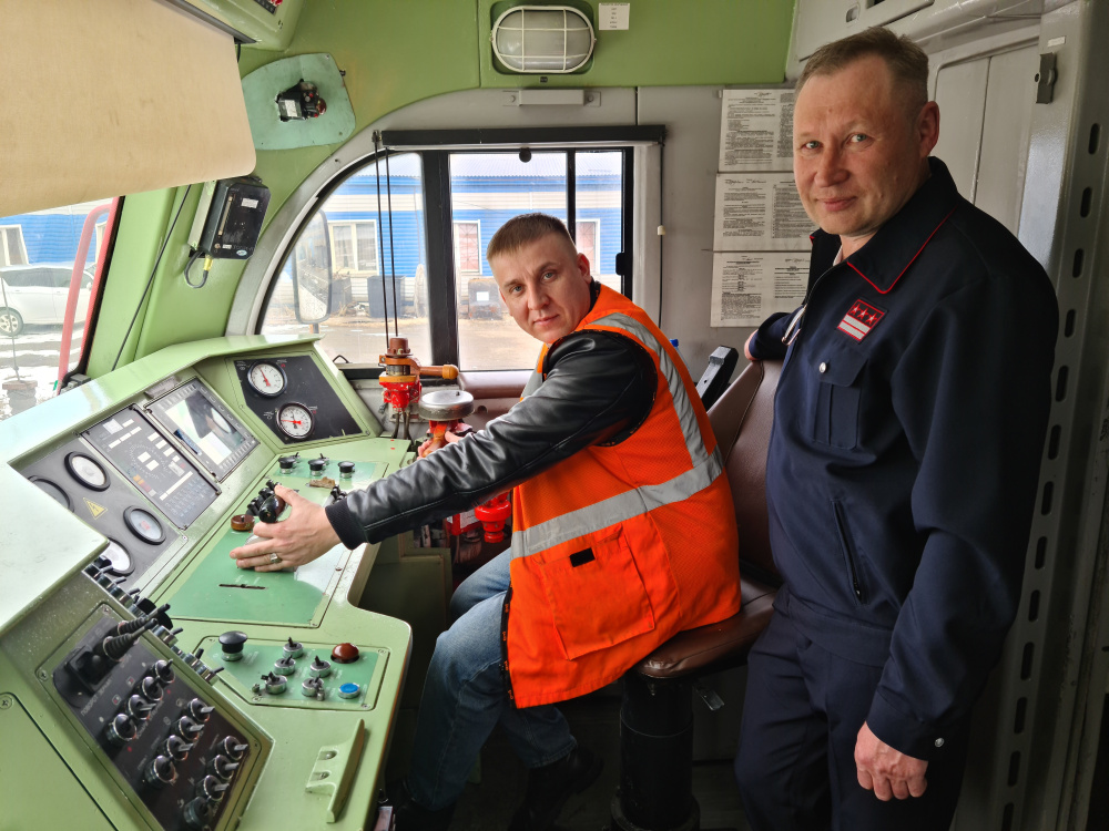 27 МАРТА-ПОЛОСА Дмитрий Лобетиков - машинист эксплуатационного локомотивного депо Улан-Удэ.jpg